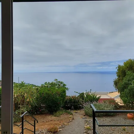 'casa Do Gabriel' Spacious Madeirian With Private Garden And Ocean View